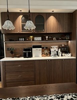 Buffet moderne, armoire de rangement en bois sur mesure avec éclairage LED et porte vitrée pour salle à manger