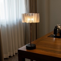 Nouveauté 2023, design minimaliste moderne, lampe de bureau à interrupteur tactile en aluminium plissé, lampe de chevet pour chambre à coucher, lampe de table