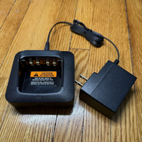 Pengisi Daya Unit Tunggal IMPRES Motorola PMPN4527A untuk Radio Dua Arah Walkie Talkie XPR7550e XPR3500e R7
