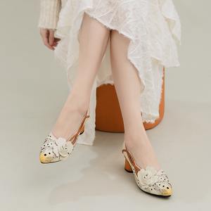 Bottines à talons bas et bout pointu de style ethnique tendance, avec dessus ajouré en cuir de vachette, chaussures pour femmes en une seule pièce - Product Image 2