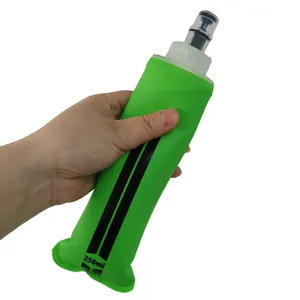 Botella de agua plegable suave TPU verde sin BPA de 250ml, 300ml para correr