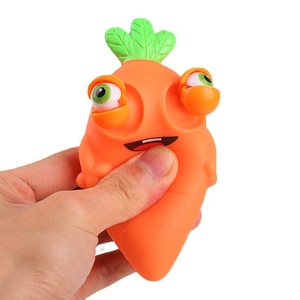 Juguete Antiestrés Creativo de Zanahoria con Ojos Saltones, Juguete Sensorial para Aliviar el Estrés, Juguete de Fruta para Apretar y Salirle los Ojos - Product Image 1