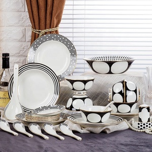 Vente en gros personnalisée de services de table en porcelaine fine noire et blanche de style européen classique, assiettes et bols en céramique - Product Image 6
