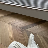 Parquet en chevron multicolore en bois composite, noyau en bouleau russe, placage en chêne européen de 4 mm, sol en bois massif