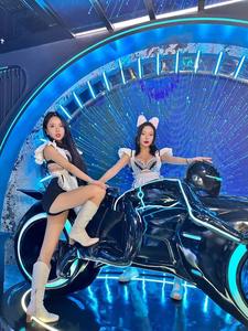 Sculpture de moto lumineuse pour décoration de bar KTV, livehouse, taverne, restaurant, décoration de course dynamique - Product Image 3