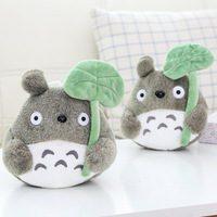 Poupée Totoro mignonne de style japonais populaire transfrontalier avec oreiller Totoro feuille de lotus, jouet en peluche, petit pendentif, vente en gros en stock