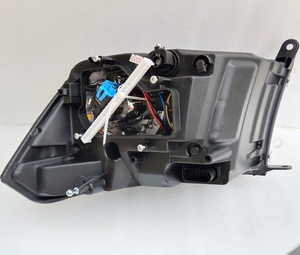 Conjunto de Faros Delanteros Remanufacturados Originales para Dodge Ram, Faros LED Izquierdos y Derechos, Faros Halógenos CH2518135 - Product Image 3