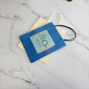 ถุงกระดาษพิมพ์ลายแบบกำหนดเองคุณภาพสูงพร้อมหูหิ้วแบบเกลียว สำหรับร้านเบเกอรี่ <span class=keywords><strong>คาเฟ่</strong></span> ร้านค้าปลีก และบรรจุภัณฑ์ของขวัญ - Product Image 1