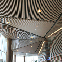 Azulejos decorativos de grano de madera suspendidos falsos Techos de metal Techo deflector de aluminio