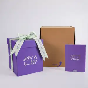 Confezione regalo personalizzata viola 2024 con carte, busta, cassetta postale