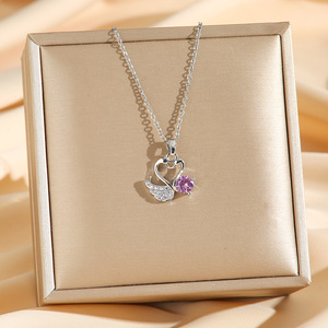 Collana con Ciondolo a Forma di Cigno con Diamanti Rosa, Elegante e Delicata, in Acciaio Inossidabile, Vendita all'Ingrosso - Product Image 3