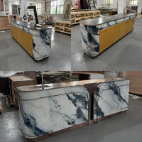 Fabricant de comptoirs de bar en marbre bleu invisible de luxe, sur mesure pour hôtels et restaurants, avec évier intégré et rampe en bronze