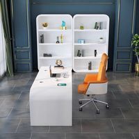 Bureau d'ordinateur moderne de luxe en verre, poste de travail avec verre trempé et design imperméable