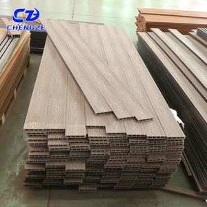 Planches de terrasse <span class=keywords><strong>en</strong></span> WPC modernes pour bord de piscine et quai, surface antidérapante, installation par clic, forme carrée, design imitation <span class=keywords><strong>bois</strong></span>, résistant aux éclats - Product Image 4