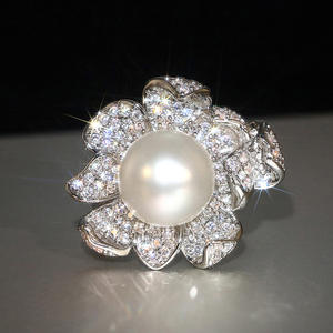 Anello di perle T0572 con design floreale in diamanti naturali per donna, gioiello da festa - Product Image 2