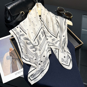 <span class=keywords><strong>Sciarpa</strong></span> Bandana di raso in raso <span class=keywords><strong>elegante</strong></span> in seta Paisley Bandana <span class=keywords><strong>sciarpa</strong></span> Vintage <span class=keywords><strong>blu</strong></span> Navy quadrata in seta di raso per le donne 70x70cm - Product Image 5
