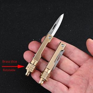 Cuchillo de bolsillo multiherramienta pequeño de latón de alta calidad, cortador de caja EDC, Mini llavero, cuchillos plegables con dados, juguete superior - Product Image 2