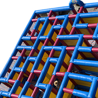 Parcours d'obstacles gonflable de maison hantée de Noël pour centre commercial, utilisation en extérieur, matériau en nylon, adapté aux 5-10 ans