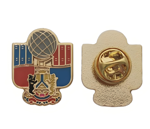 Precio al por mayor de fábrica Venta caliente Aleación de zinc Esmalte duro Gritty Personal Insignia de Pentáculo personalizada Embrague de goma azul chapado en oro - Product Image 2