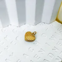 eManco - Collier et boucles d'oreilles en acier inoxydable plaqué or avec pendentif en forme de cœur tridimensionnel, accessoires faits maison