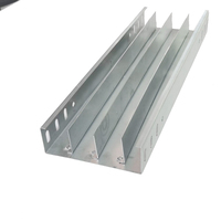 Goulotte de câblage industrielle en acier sur mesure, type traversant, pour plancher