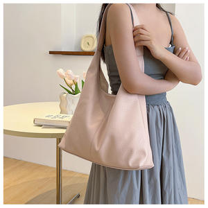 THK nouveau style de sacs à bandoulière en cuir PU sac seau à bandoulière simple de grande capacité pour femmes - Product Image 5