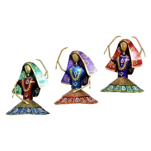 Élégante figurine dansante en aluminium conçue pour la décoration de bureau, améliorant l'esthétique du bureau, design artistique léger - Product Image 1