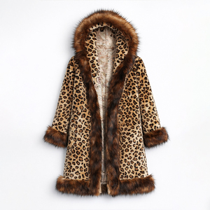 Abrigo de Piel Sintética para Mujer - Chaqueta de Invierno Elegante con Estampado de Leopardo y Capucha, Prenda Exterior de Felpa Lujosa para Uso Diario - Product Image 4