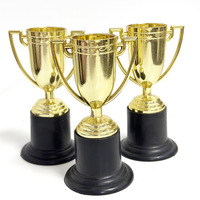 Petit trophée en plastique pour enfants avec base, mini jouet électro-plaqué fabriqué en Chine pour les récompenses de compétition de la maternelle