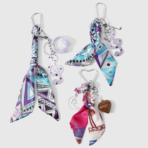 JS Nuevo Llavero <span class=keywords><strong>de</strong></span> Moda con <span class=keywords><strong>Mini</strong></span> Bufanda <span class=keywords><strong>de</strong></span> Seda <span class=keywords><strong>de</strong></span> Diseño, Colgante <span class=keywords><strong>de</strong></span> Cuero PU con Forma <span class=keywords><strong>de</strong></span> Corazón, Caballo, Espejo, Dachshund, Accesorios para Bolsos - Product Image 3