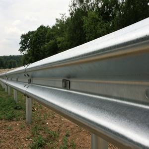 Barrera de Seguridad Vial Tipo W, Galvanizada, Aprobada por GSO, Anticolisión, para Carreteras de Arabia Saudita - Product Image 1