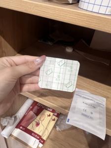 Plester Perban Medis Murah Populer Tahan Air PU dengan Bantalan Penyerap untuk Plester Luka - Product Image 4