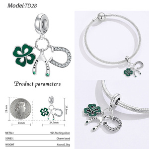 ดีไซน์ดั้งเดิม เงินแท้ S925 จี้รูปโคลเวอร์สี่แฉกประดับเพชรซิร์โคเนียรูปตัวยู สร้อยข้อมือสุดหรู ของขวัญวันหยุด - Product Image 3