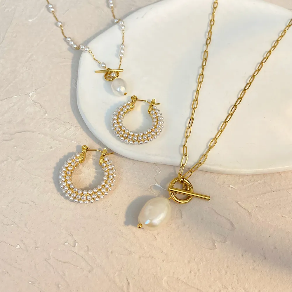 Joyería de lujo de acero inoxidable 18K chapado en oro perla Huggies pendientes de aro OT botón collar de perlas barrocas para mujeres 2024