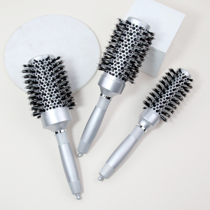 <span class=keywords><strong>Brosse</strong></span> à cheveux <span class=keywords><strong>ronde</strong></span> professionnelle en argent résistante à la chaleur pour salon, avec poils de sanglier et nylon, pour le coiffage et le séchage au sèche-cheveux - Product Image 5