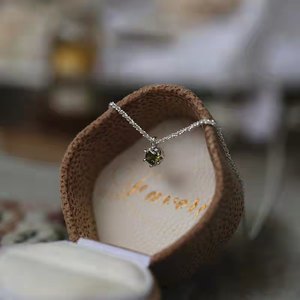 Collana con Ciondolo in Pietra Verde per Donne, Catena con Grappolo di Stelle, Gioiello di Moda Quotidiana - Product Image 2