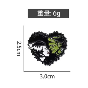 Broche en métal émaillé en gros, mignonne, pour les fans de films d'horreur et de science-fiction, badge souvenir personnalisé de Frankenstein Cœur Noir - Product Image 6
