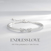 Bracelet jonc diamanté tendance, serti de pierres étincelantes, accessoire glamour pour femme, idéal pour les fêtes, les réunions, les vacances, les voyages et le quotidien.