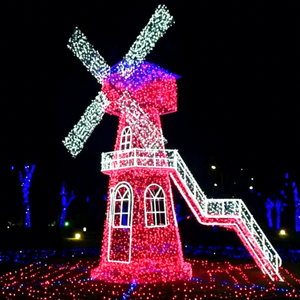 Moulin à vent de Noël lumineux pour les scènes de villages de contes, les parcs familiaux et les attractions de vacances - Product Image 1