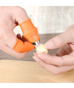 Couteau à pouce en silicone pour le jardin Couteau de jardin Outil de coupe <span class=keywords><strong>Grattoir</strong></span> pour la cueillette de fruits et légumes en pot - Product Image 2