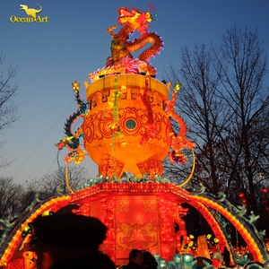 Lanterne en soie Dragon Chinois avec lumières LED pour Diwali et les parcs à thème de Thanksgiving - Couleurs et tailles personnalisables - Product Image 3