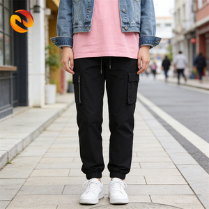 <span class=keywords><strong>Pantaloni</strong></span> Jogger Stile Cargo Neri, <span class=keywords><strong>Pantaloni</strong></span> Sportivi Larghi da Uomo con Elastico in Vita, <span class=keywords><strong>Pantaloni</strong></span> Sportivi Personalizzati con Grandi Tasche Cargo - Product Image 3