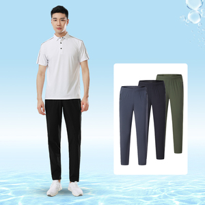 Comodidad técnica para carreras matutinas con incrustaciones de malla Pantalones de chándal híbridos - Product Image 1