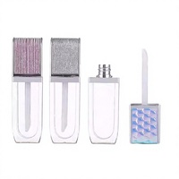 Nouveauté Tube à gloss à lèvres en plastique personnalisé Design carré transparent Vente chaude Étiquette tendance Capacité 6 ml pour cosmétiques Rouge à lèvres
