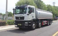 Camion-citerne QTD G5 8X4 pour le transport de liquides, 20,4 m³, 31 tonnes de charge utile, conduite à gauche, pour le transport de lubrifiants, d'eau et d'agents réducteurs de tension.