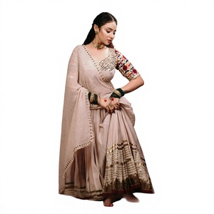 Nouvel ensemble de lehenga de créateur pour soirée, en tissu Mal Mal infroissable, longueur ras du sol, avec broderie miroir, extensible, séchage rapide et réversible - Product Image 1
