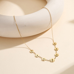 Factory wholesale 18K gold-plated stainless steel jewelry set with <b>daisy</b> bracelet and necklace suitable as a <b>gift</b> for women - Product Image 6
