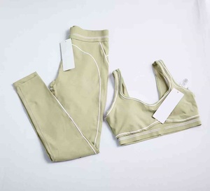 Ensemble 2 pièces tendance athleisure pour femme : short de yoga personnalisable avec logo, coupe ajustée, idéal pour la course et les loisirs – Nouvelle collection en promotion - Product Image 4