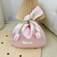 Pochette de poignet portable en satin, pochette cadeau pour mariage, motif fleur de tulipe avec élégance orientale