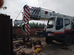 Grue à camion Zoomlion d'occasion de 50 tonnes avec flèche télescopique (5 sections, 42 m de longueur), moteur et pompe inclus - Product Image 3